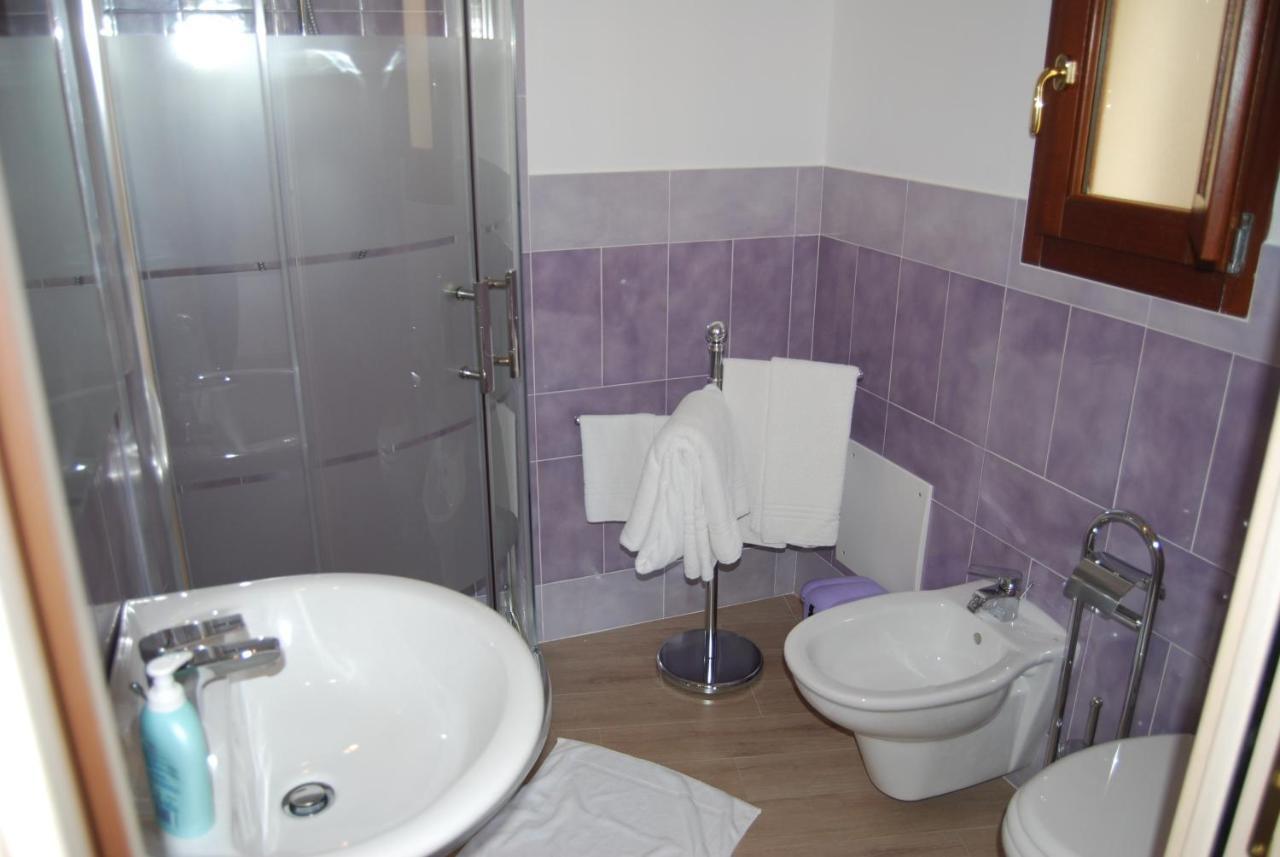 B&B Colti Di Rosa Castelsardo Rom bilde